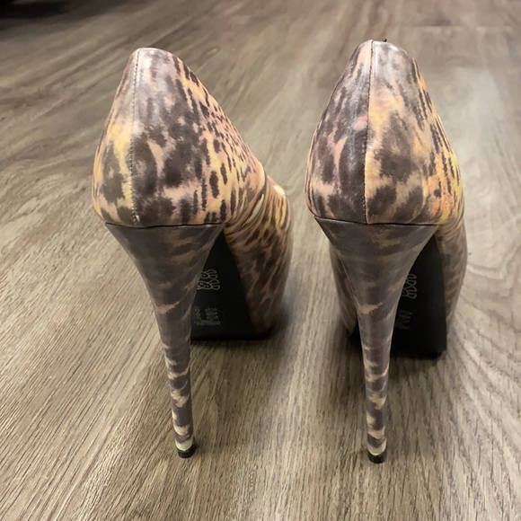 Brand new Iron Fist leopard 6” platforms - Picture 4 of 5